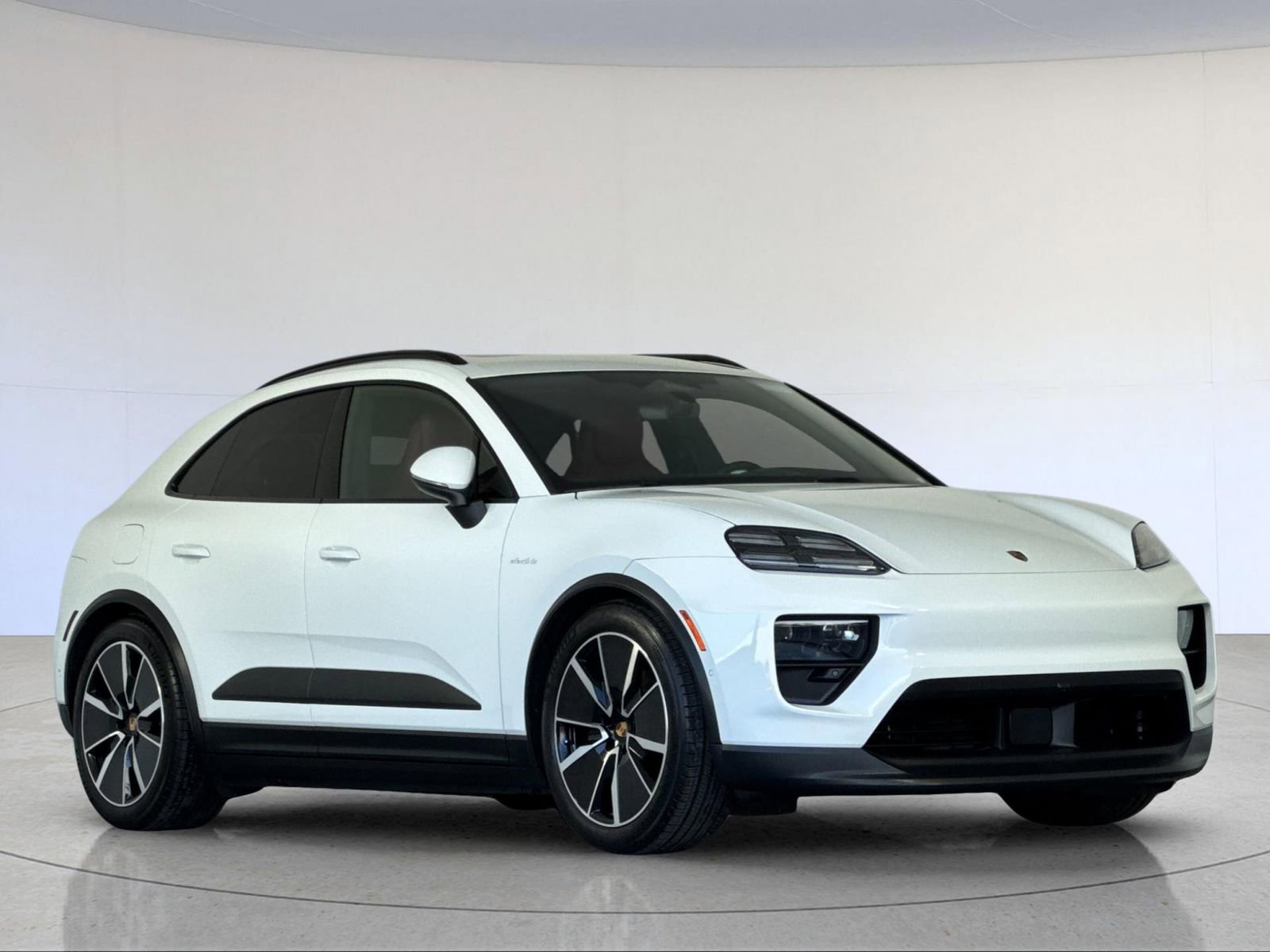 Certified 2025 Porsche Macan 4 Electric AWD/4WD image 10
