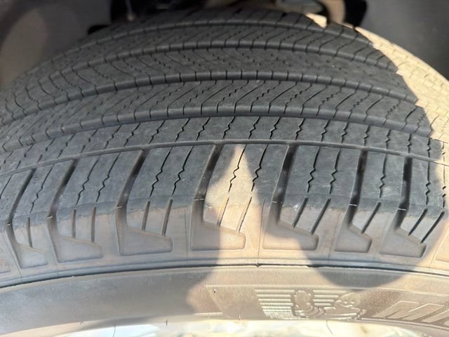 Used 2014 Chevrolet Suburban LT RWD image 22