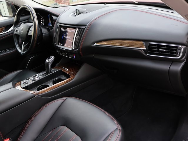 Used 2020 Maserati Levante GranLusso image 11
