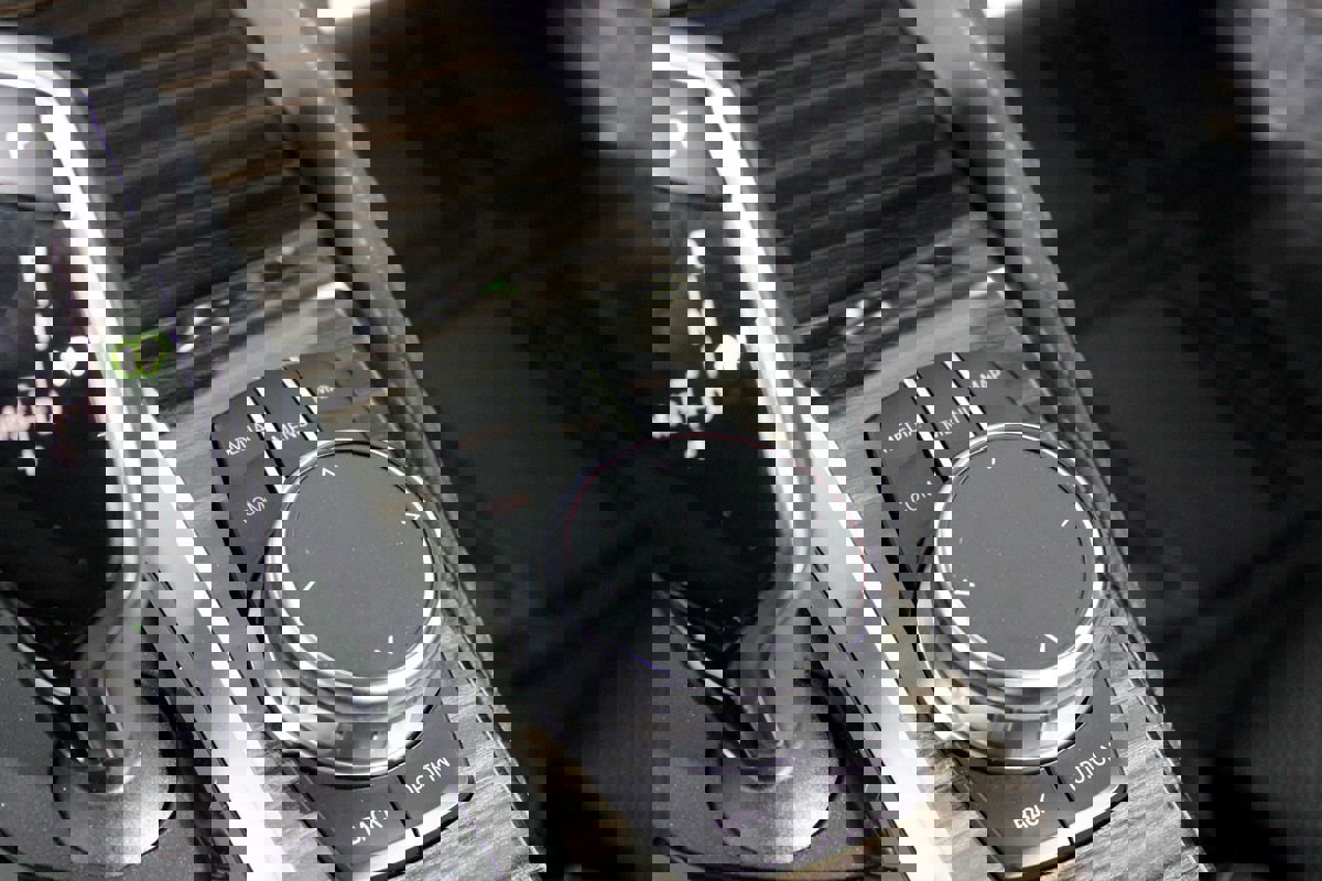 Used 2023 BMW 530e 530e w/ M Sport Package image 27