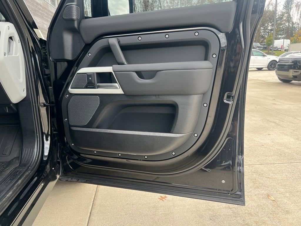 New 2024 Land Rover Defender 110 S image 10