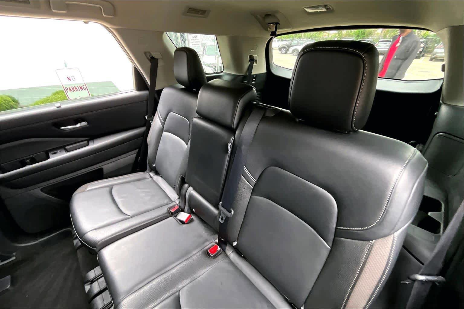 Used 2023 Nissan Pathfinder SL FWD image 18
