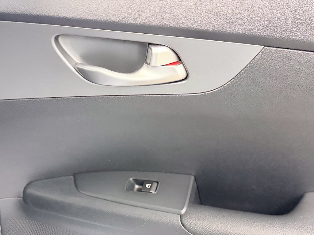 Used 2019 Kia Forte LXS FWD image 29