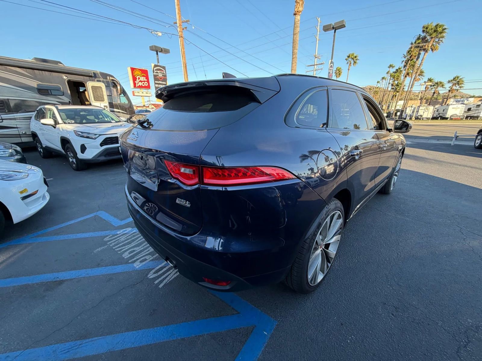 Used 2019 Jaguar F-PACE R-Sport image 7