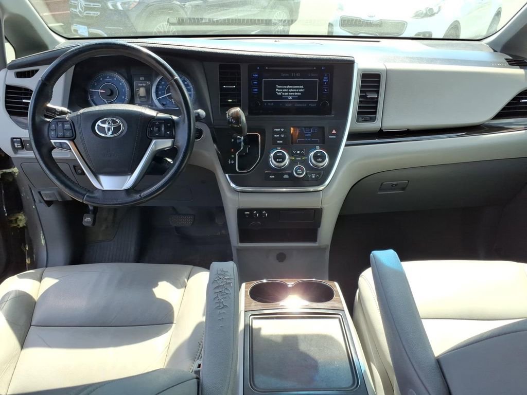 Used 2017 Toyota Sienna XLE AWD/4WD image 8