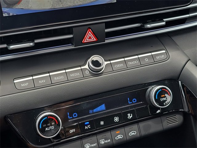 Used 2024 Hyundai Elantra Blue image 26