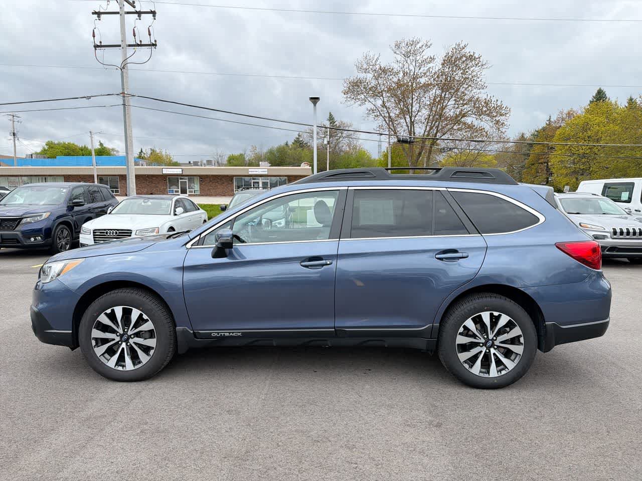 Used 2017 Subaru Outback 2.5i Limited AWD/4WD image 10
