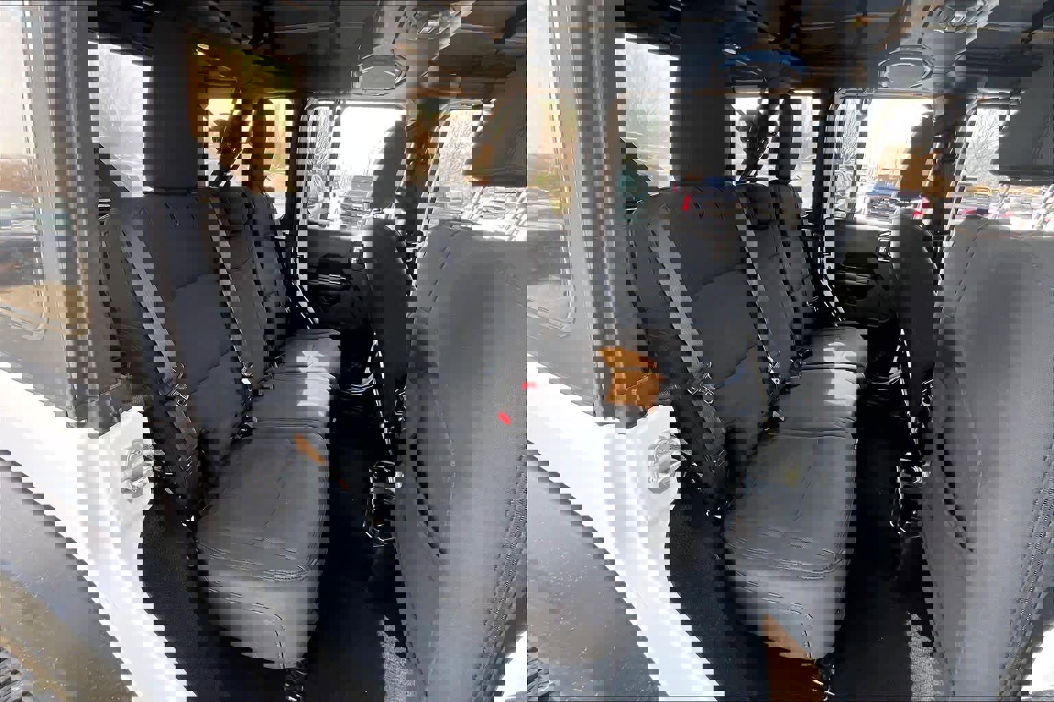 Used 2018 Jeep Wrangler Unlimited Sport S image 19