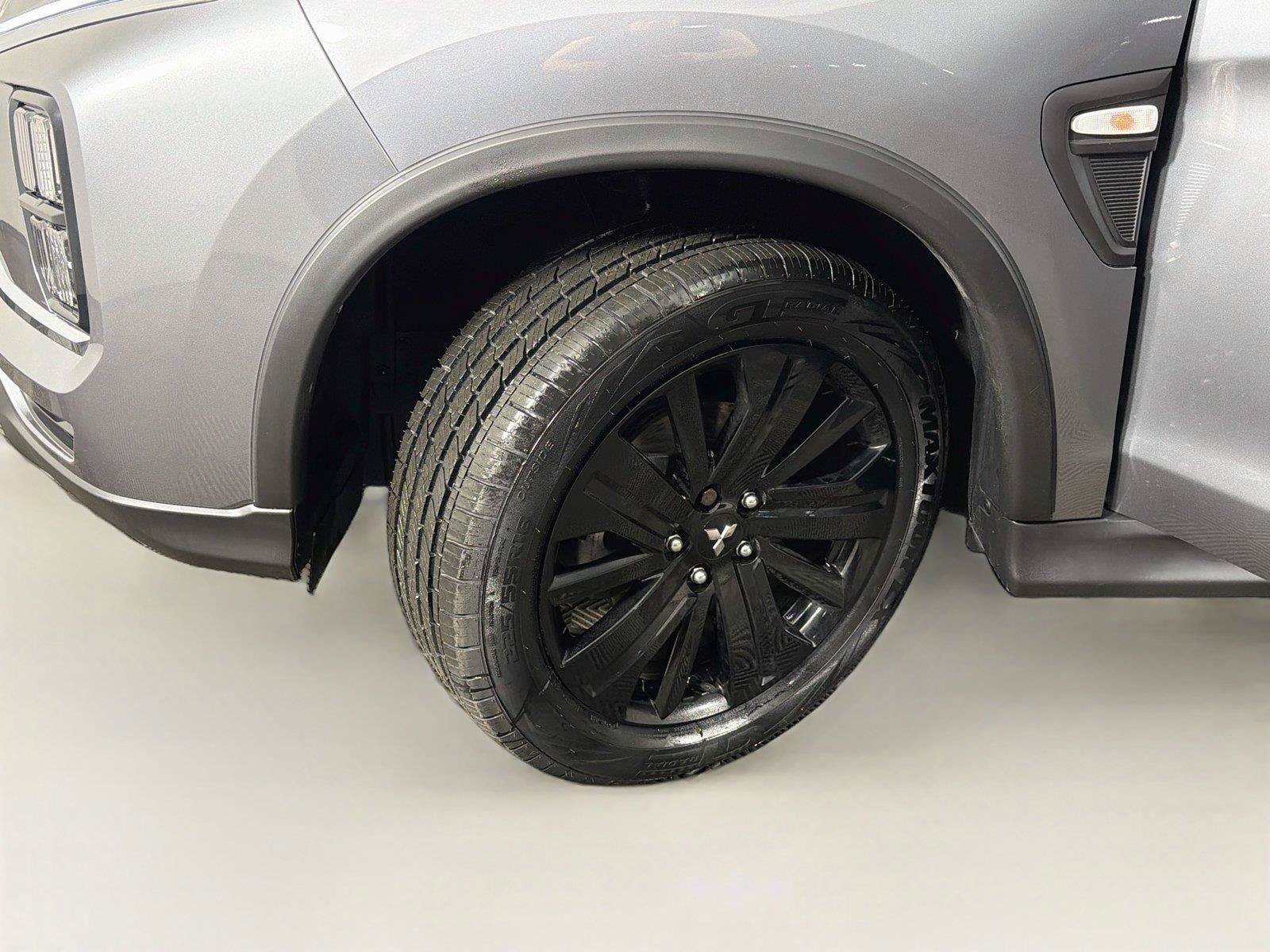 Used 2025 Mitsubishi Outlander Sport LE AWD/4WD image 37