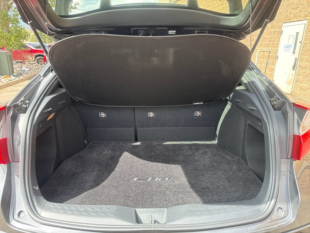 Used 2019 Toyota C-HR XLE FWD image 8