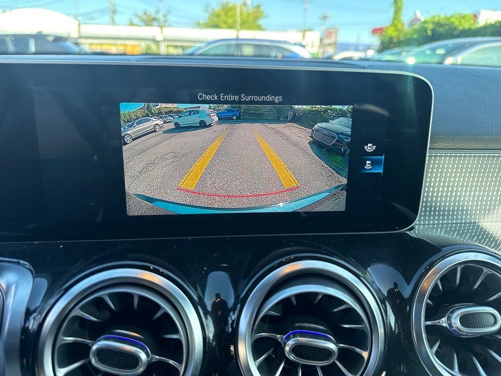 Used 2021 Mercedes-Benz GLB 250 4MATIC w/ Premium Package image 44
