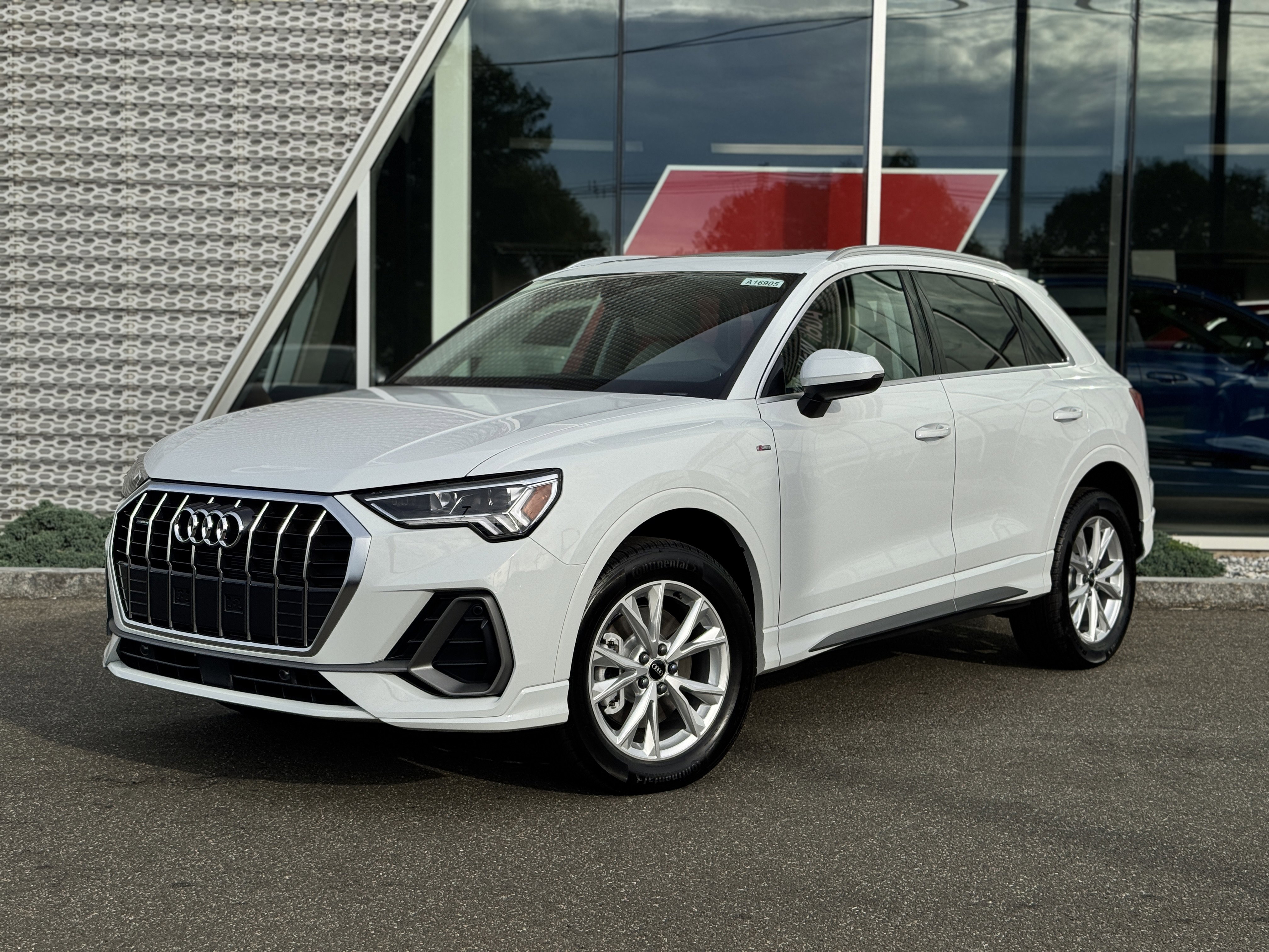 New 2025 Audi Q3 2.0T Premium image 1