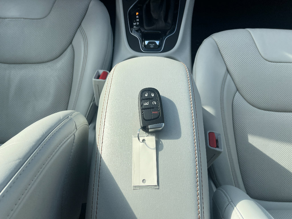 Used 2020 Jeep Cherokee Limited w/ Luxury Group AWD/4WD image 21