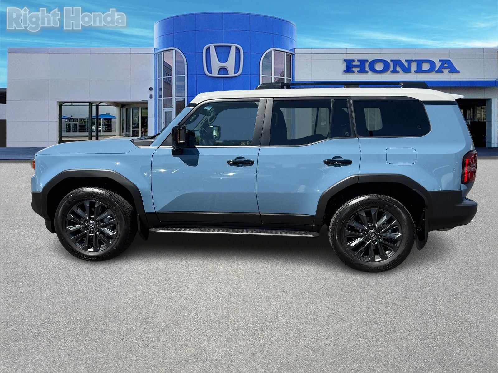 Used 2024 Toyota Land Cruiser image 3