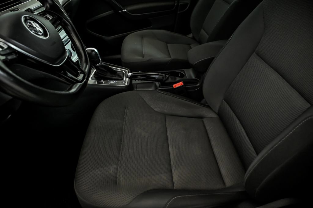 Used 2016 Volkswagen Golf S image 12