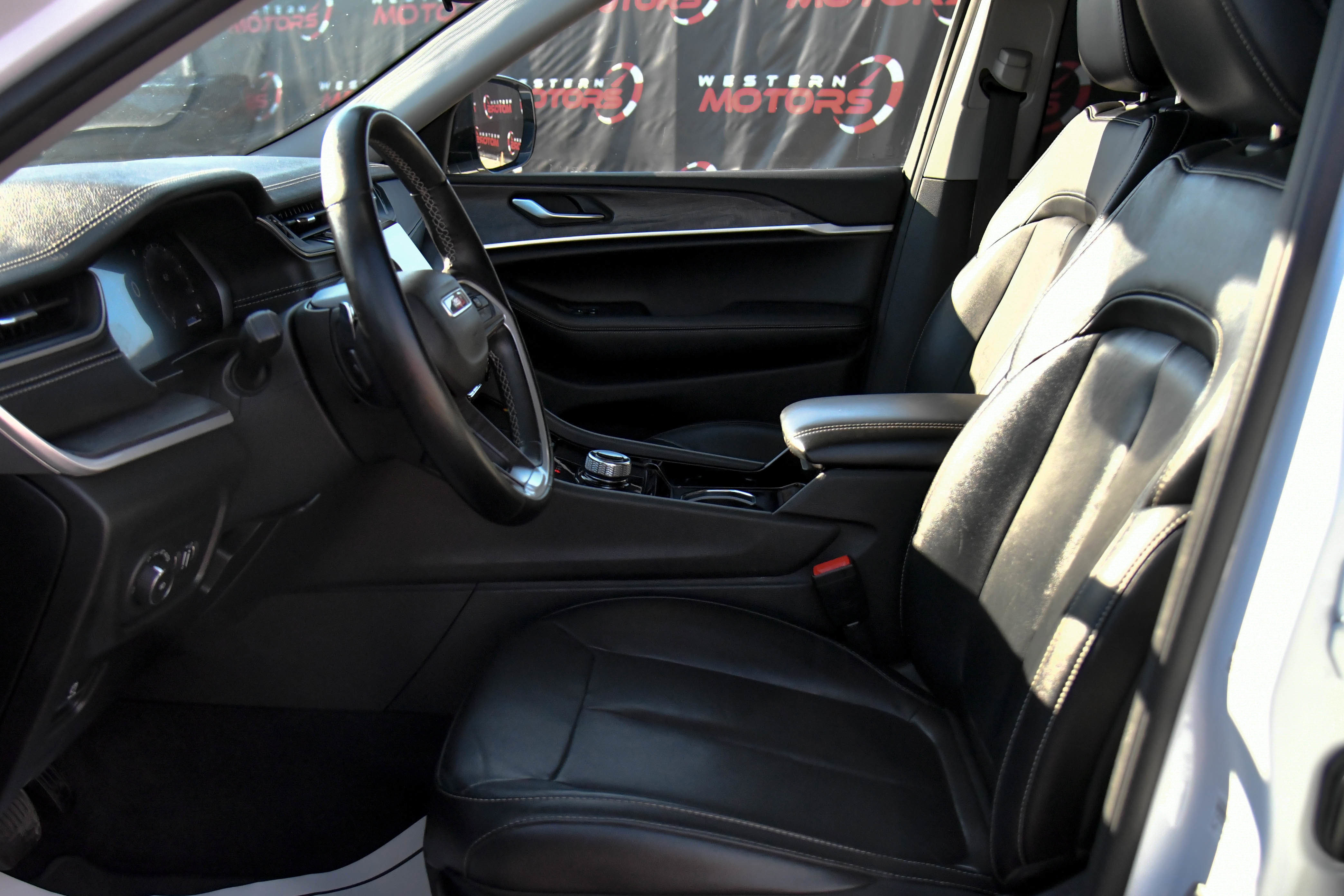 Used 2022 Jeep Grand Cherokee L Limited image 18