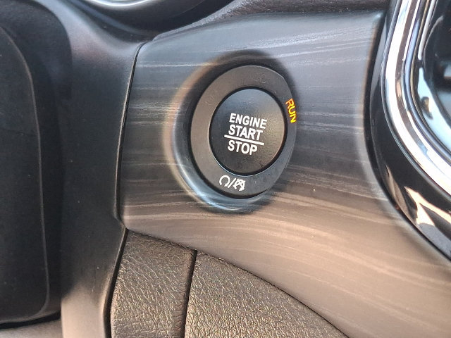 Used 2020 Jeep Grand Cherokee Altitude AWD/4WD image 27