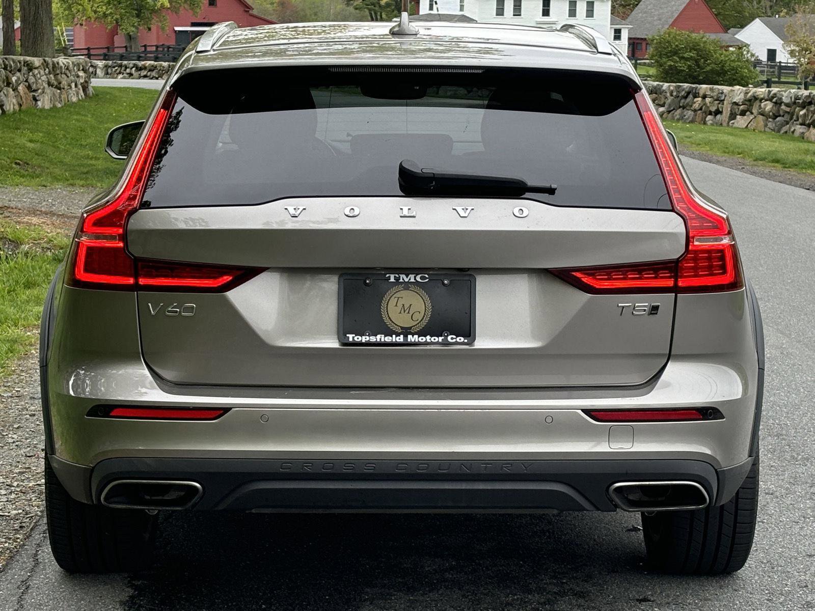 Used 2020 Volvo V60 T5 Cross Country AWD/4WD image 19