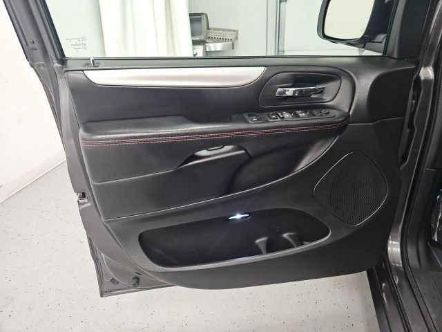 Used 2020 Dodge Grand Caravan GT FWD image 11