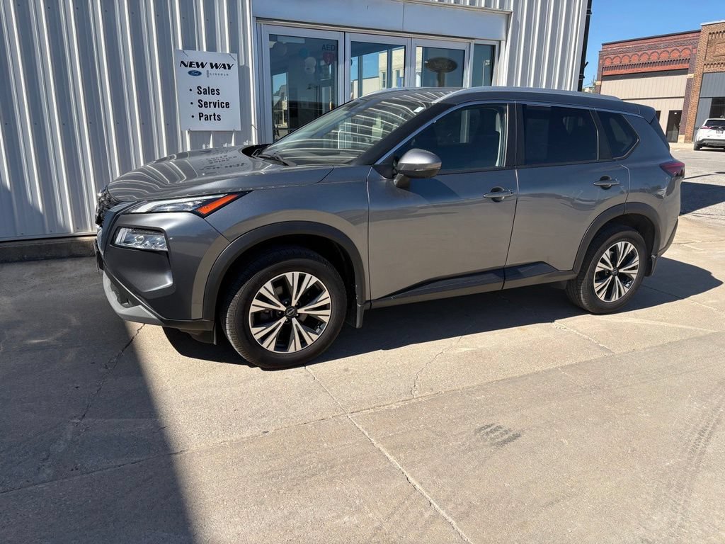 Used 2022 Nissan Rogue SV AWD/4WD image 2