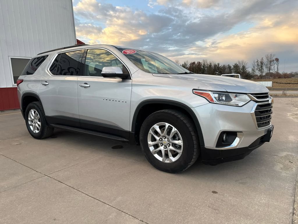 Used 2021 Chevrolet Traverse LT w/ LPO, Cargo Package AWD/4WD image 3