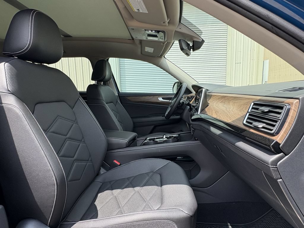 Used 2025 Volkswagen Atlas SE FWD image 29