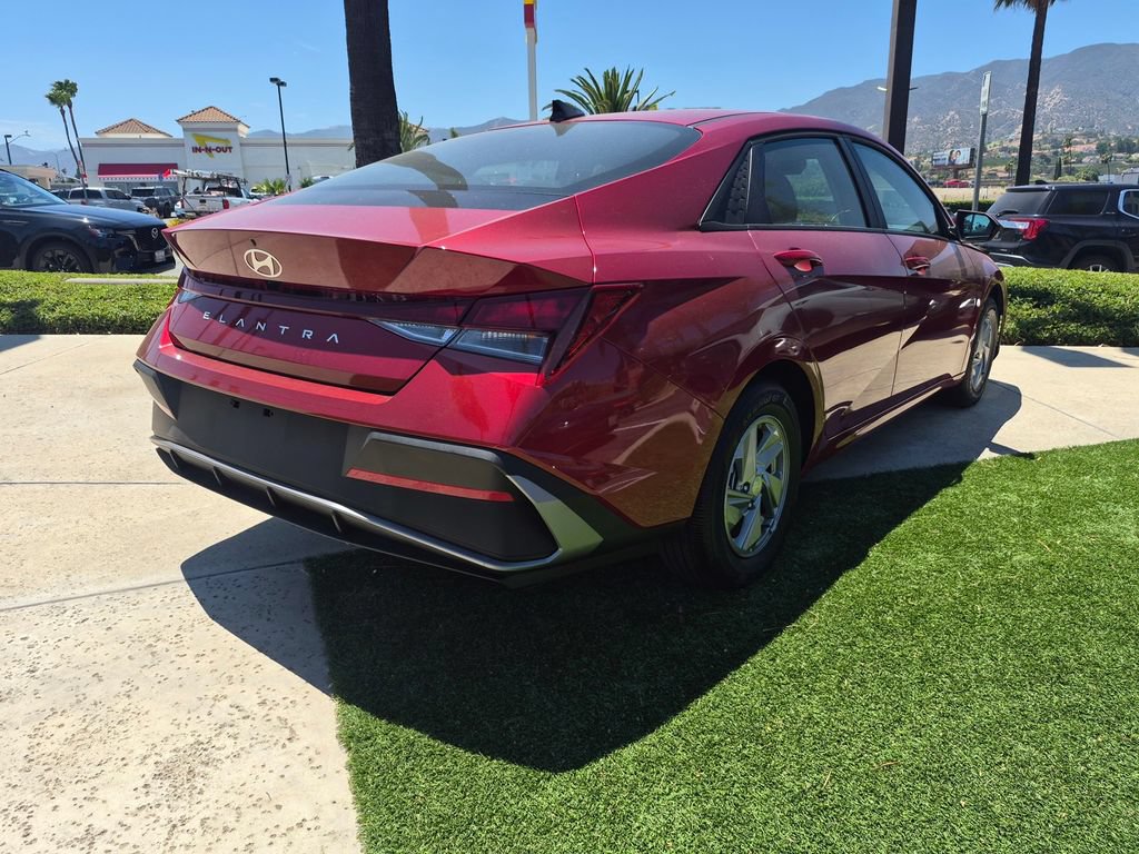 Used 2026 Hyundai Elantra SE FWD image 6
