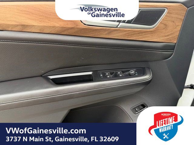 Certified 2025 Volkswagen Atlas SE image 18