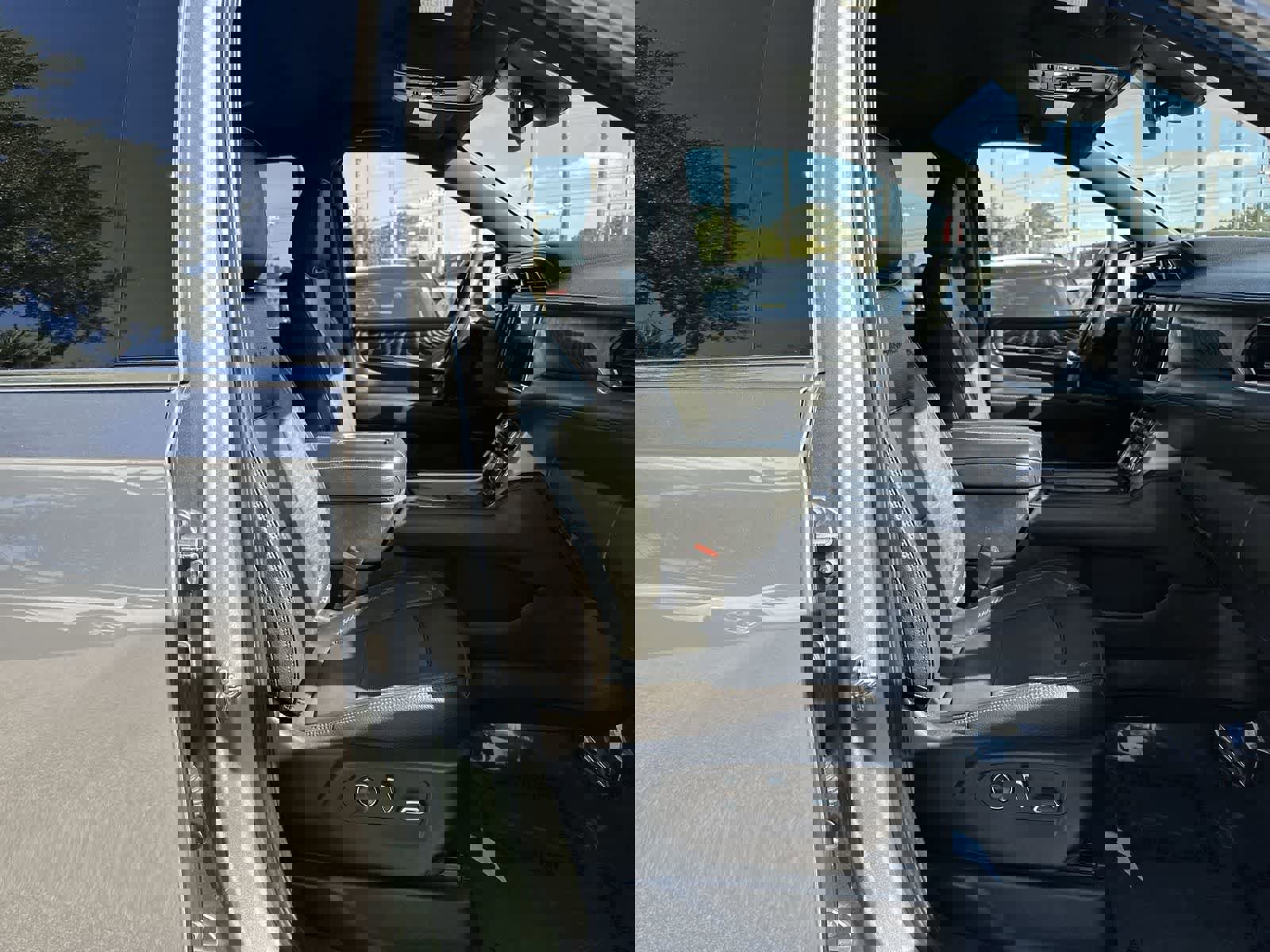 Used 2023 GMC Yukon XL Denali image 14