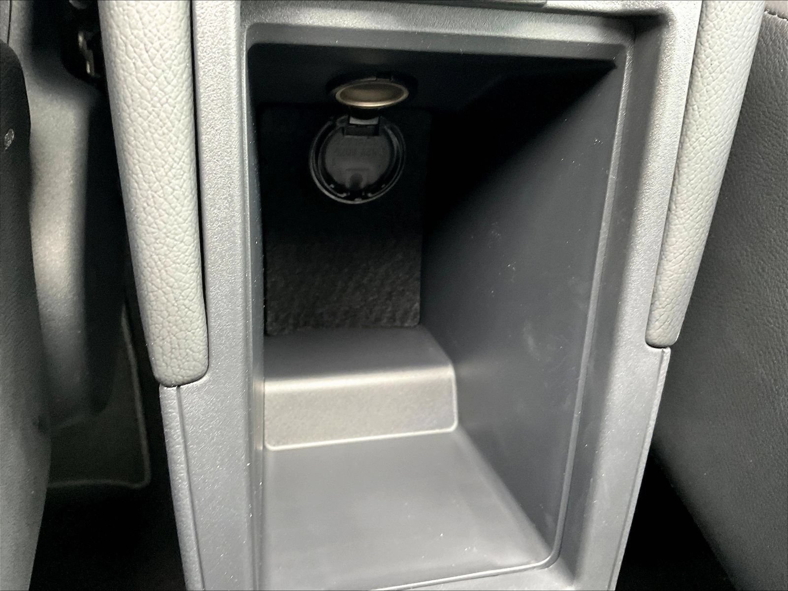 Certified 2025 Nissan Kicks SR FWD image 18