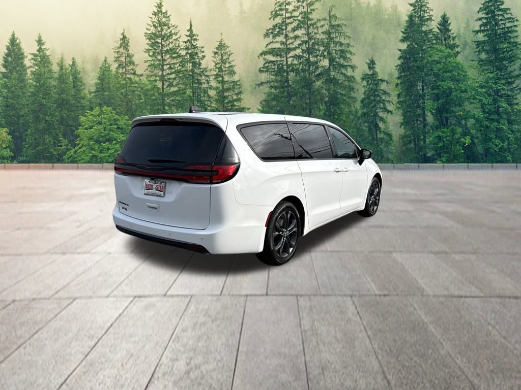 New 2026 Chrysler Pacifica Select image 3