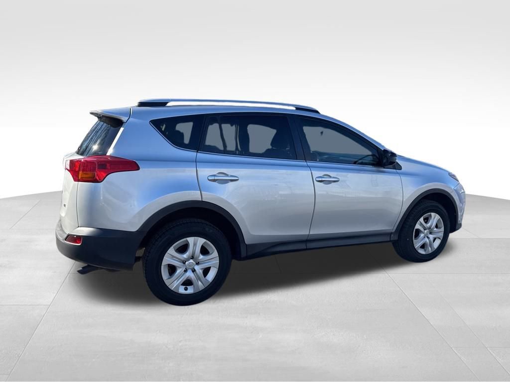 Used 2015 Toyota RAV4 LE image 9