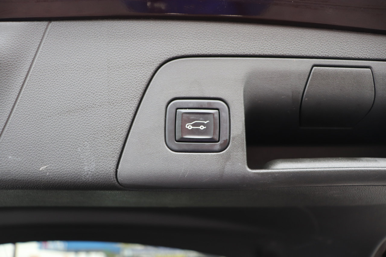 Used 2022 Buick Envision Avenir w/ Technology Package II image 64