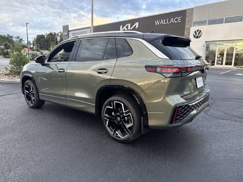 New 2026 Volkswagen Tiguan SEL R-Line AWD/4WD image 3