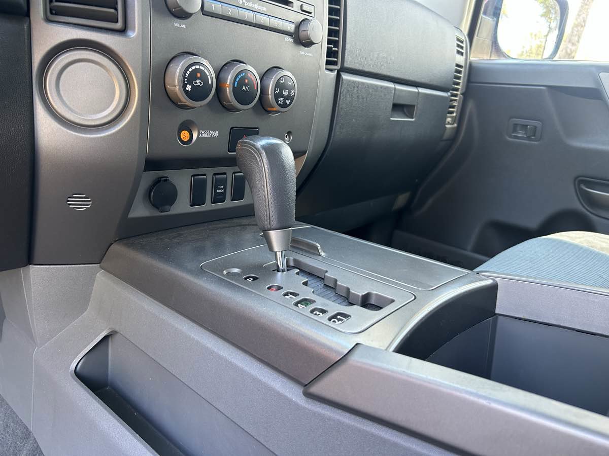 Used 2005 Nissan Titan SE image 14