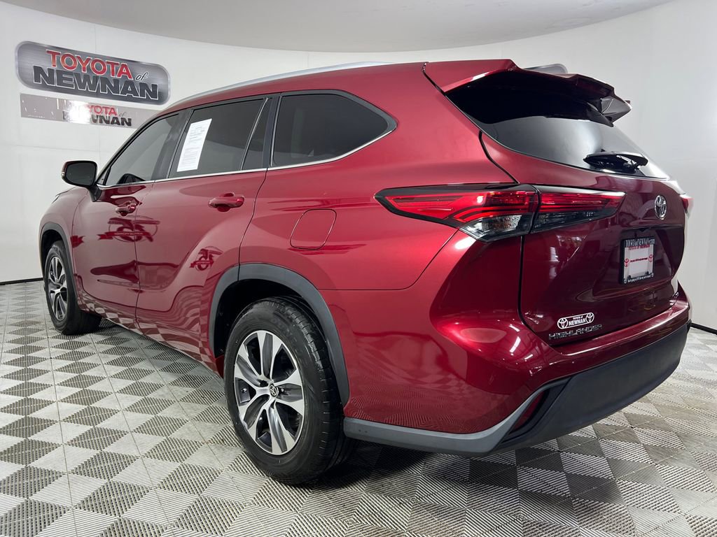 Used 2023 Toyota Highlander XLE image 6