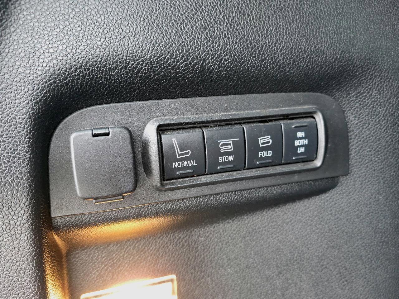 Used 2018 Ford Explorer Platinum image 14