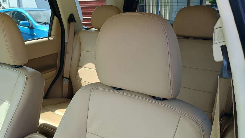 Used 2011 Ford Escape Limited w/ 302A Rapid Spec Order Code FWD image 9