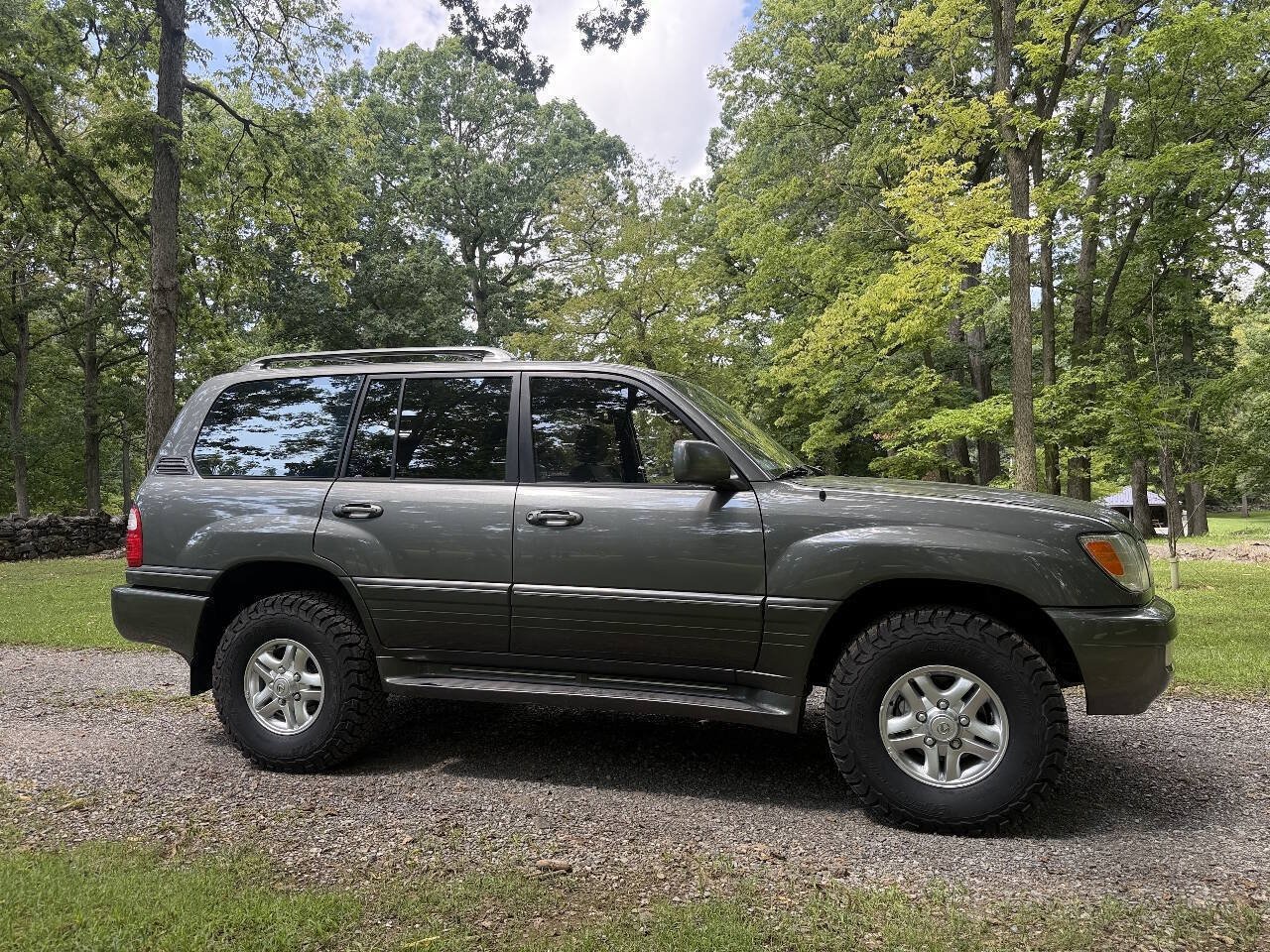 Used 2002 Lexus LX 470 4WD image 2