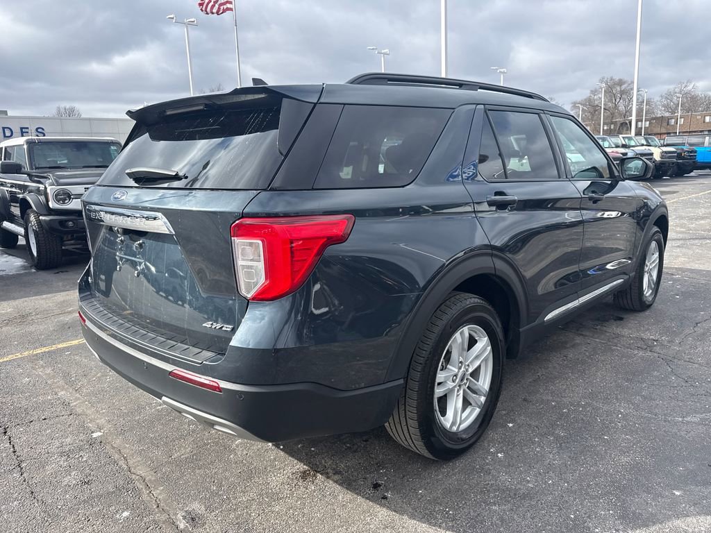 Used 2024 Ford Explorer XLT w/ Equipment Group 202A image 7