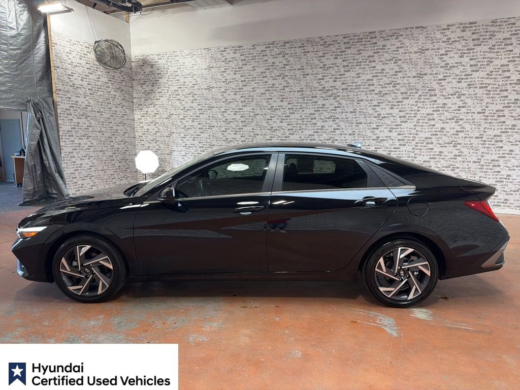 Used 2025 Hyundai Elantra SEL FWD image 4