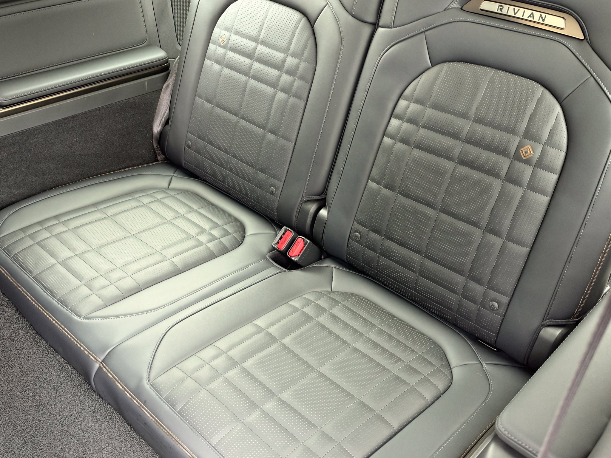 Used 2025 Rivian R1S Premium Dual AWD/4WD image 23