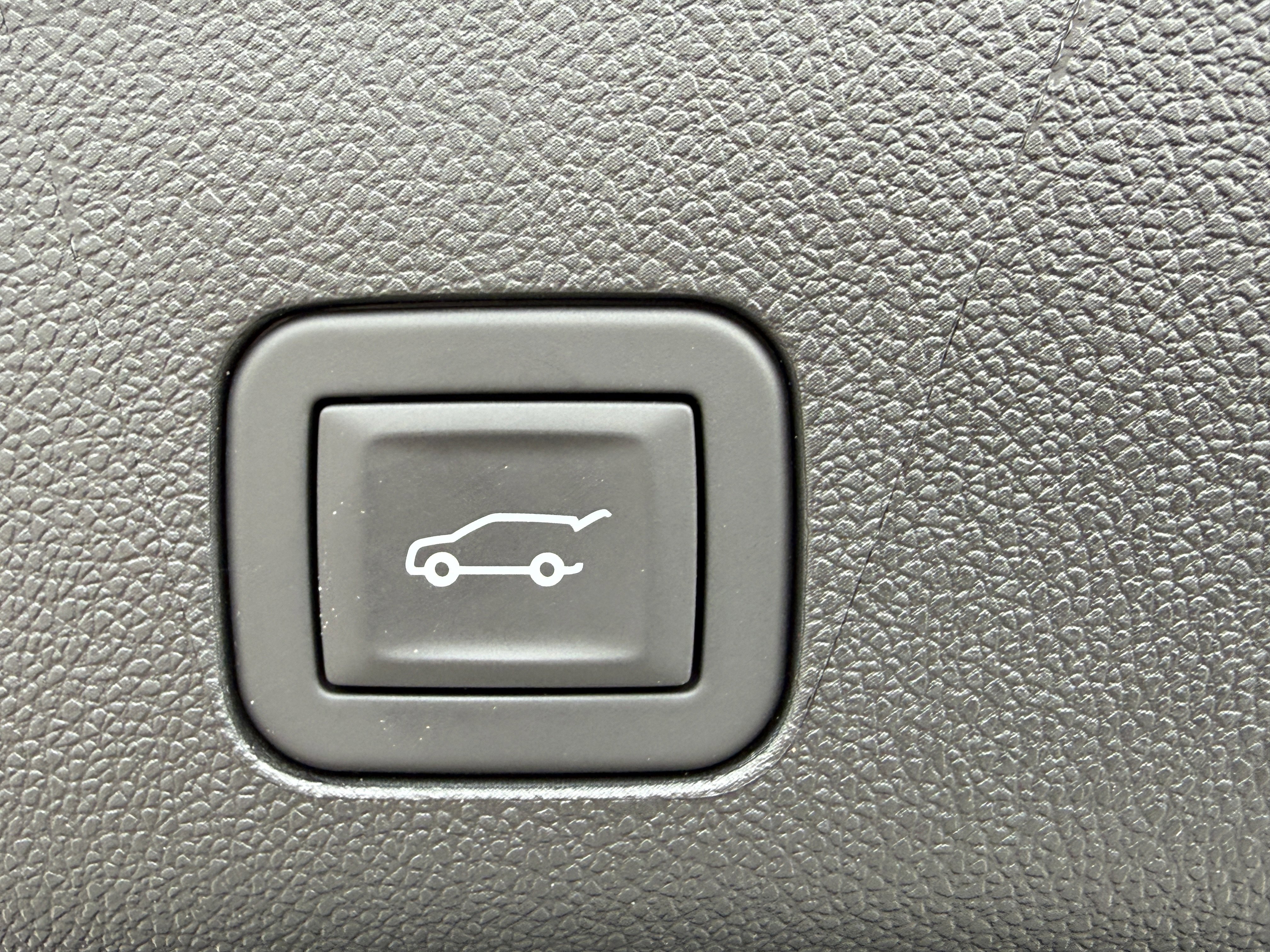 New 2026 GMC Yukon XL Denali w/ Sun & Power Step Package image 6