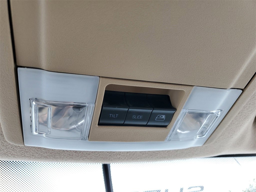 Used 2013 Ford F350 Lariat w/ Chrome Pkg image 31