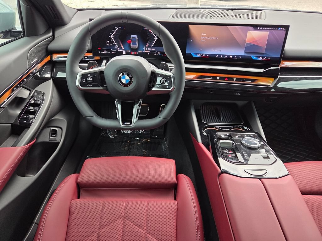Used 2027 BMW 530i w/ M Sport Package RWD image 8