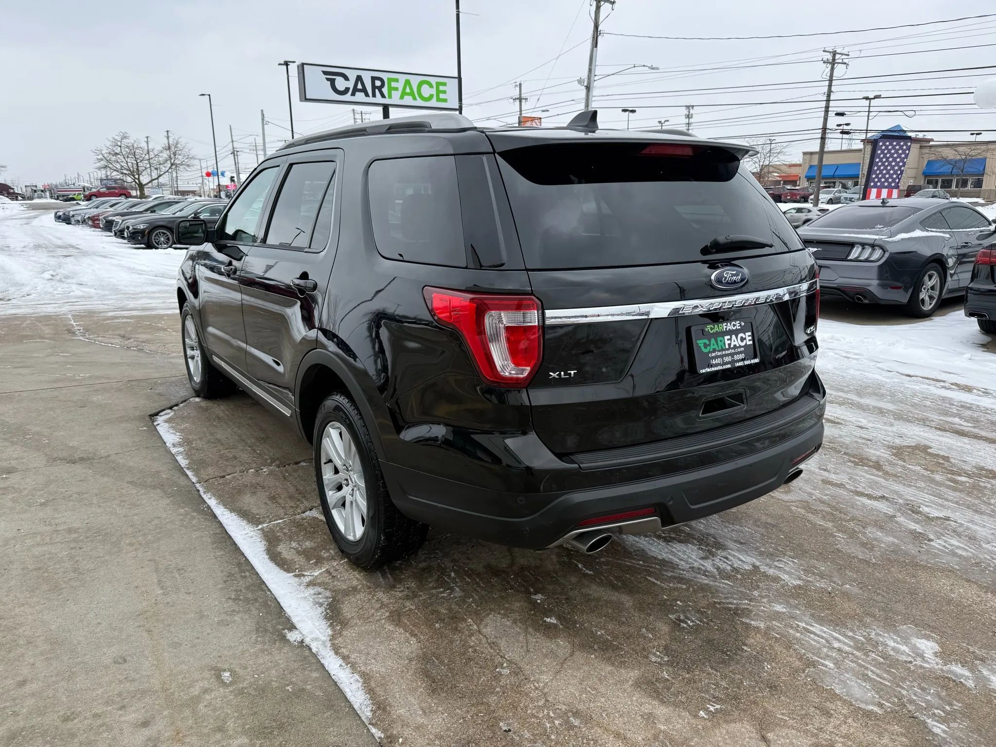 Used 2018 Ford Explorer XLT image 9