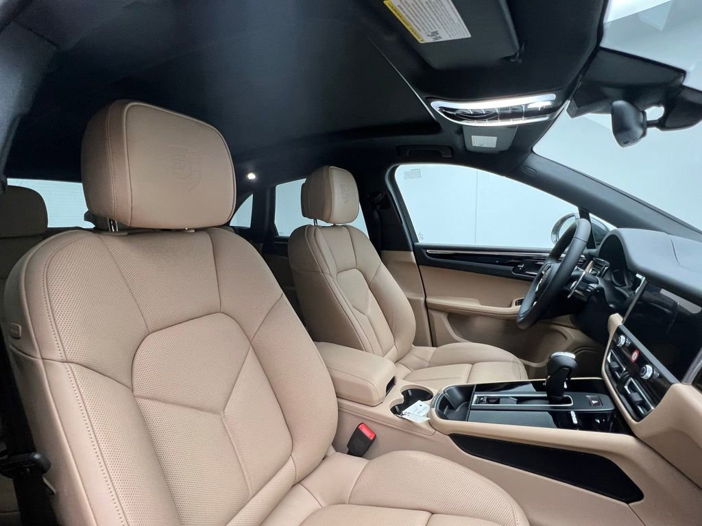 New 2026 Porsche Macan image 16