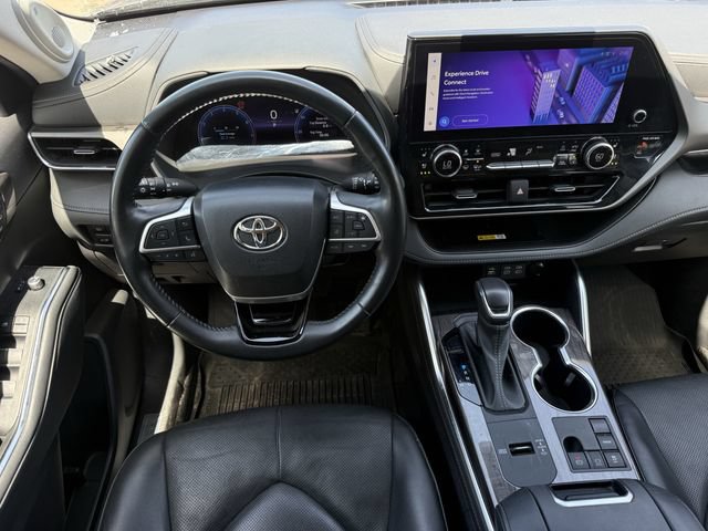 Used 2023 Toyota Highlander Limited FWD image 12