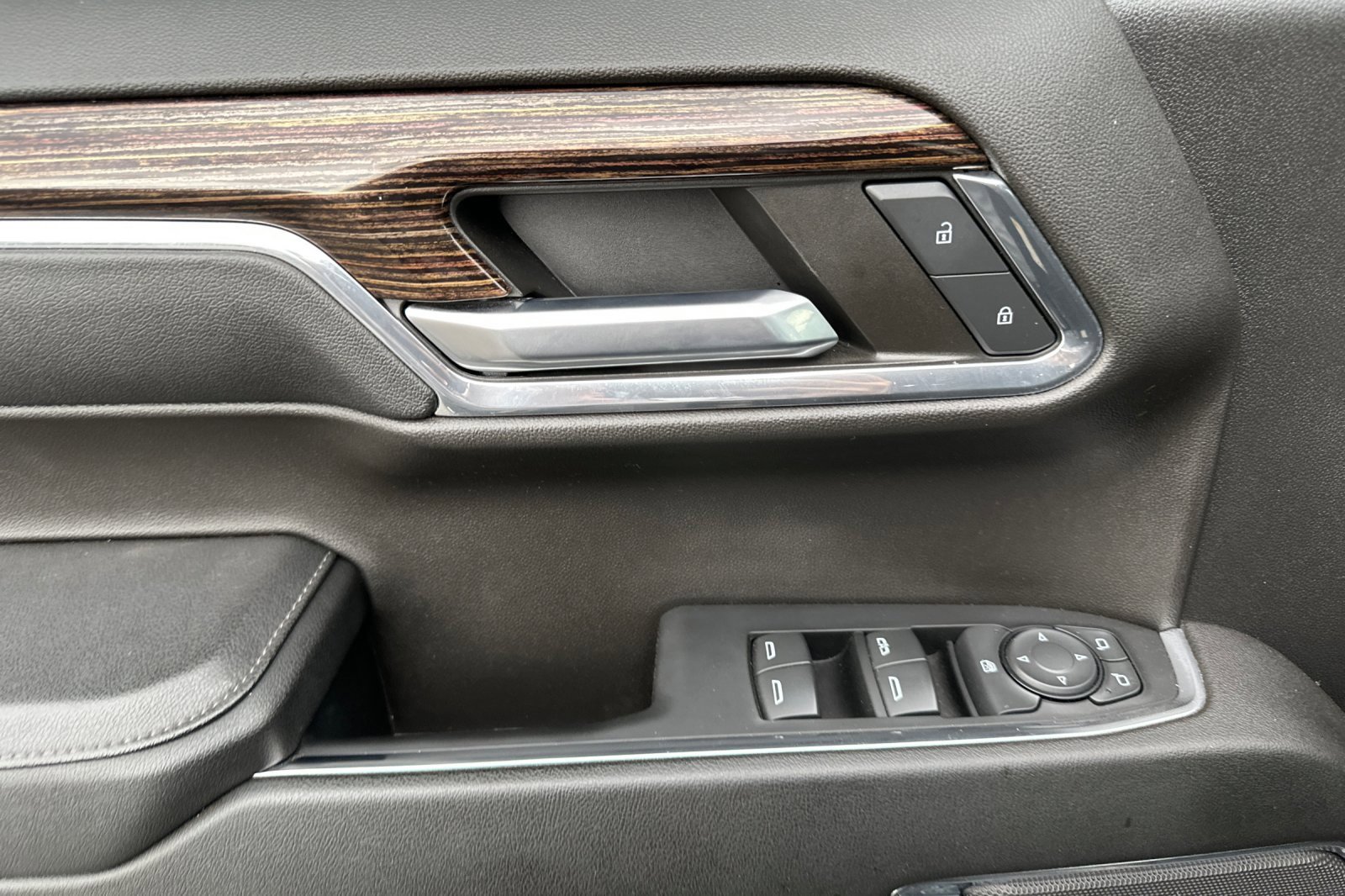 Used 2024 GMC Sierra 1500 Elevation w/ LPO, Elevation Black Package image 10