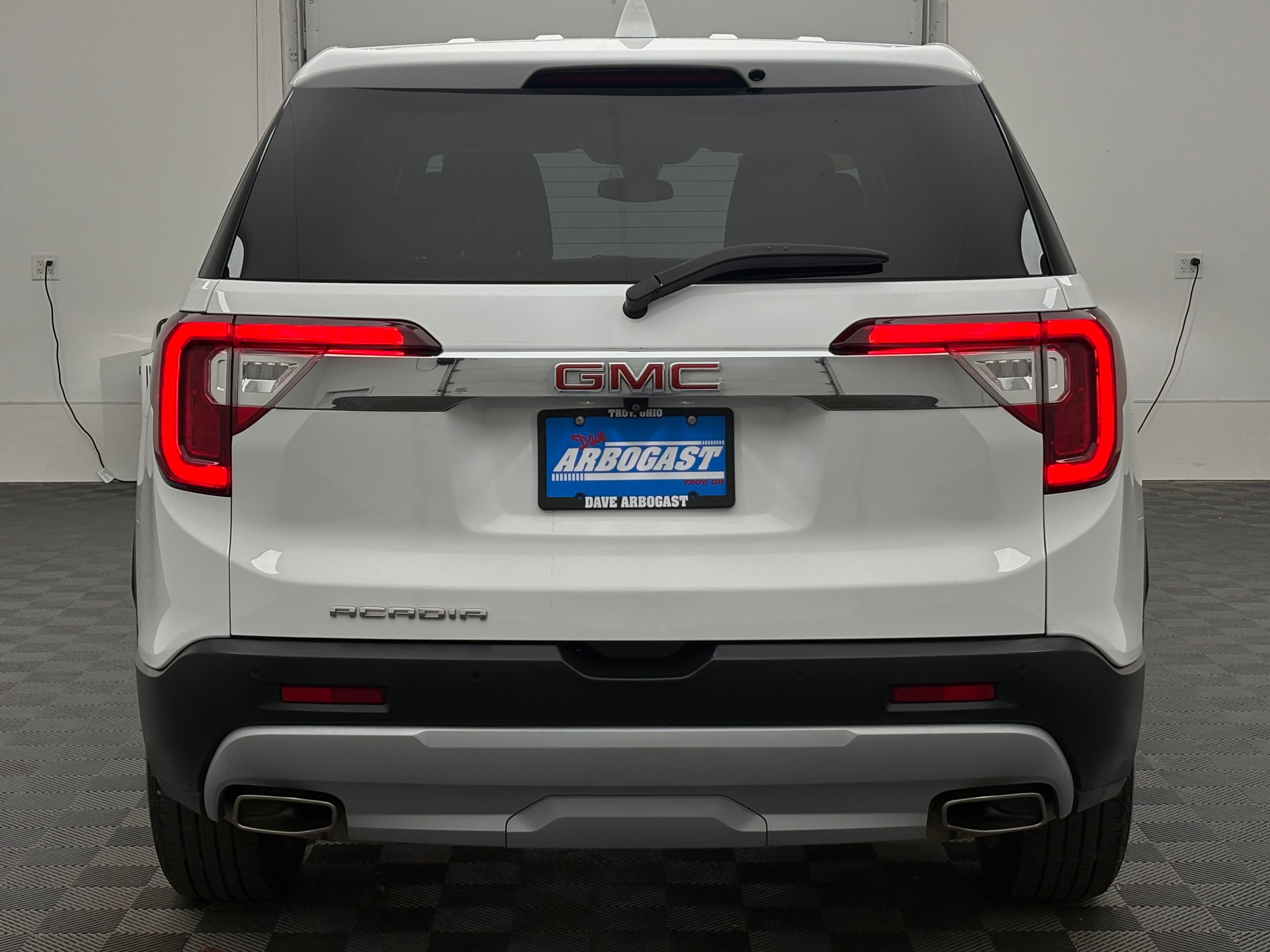 Used 2023 GMC Acadia SLE FWD image 6